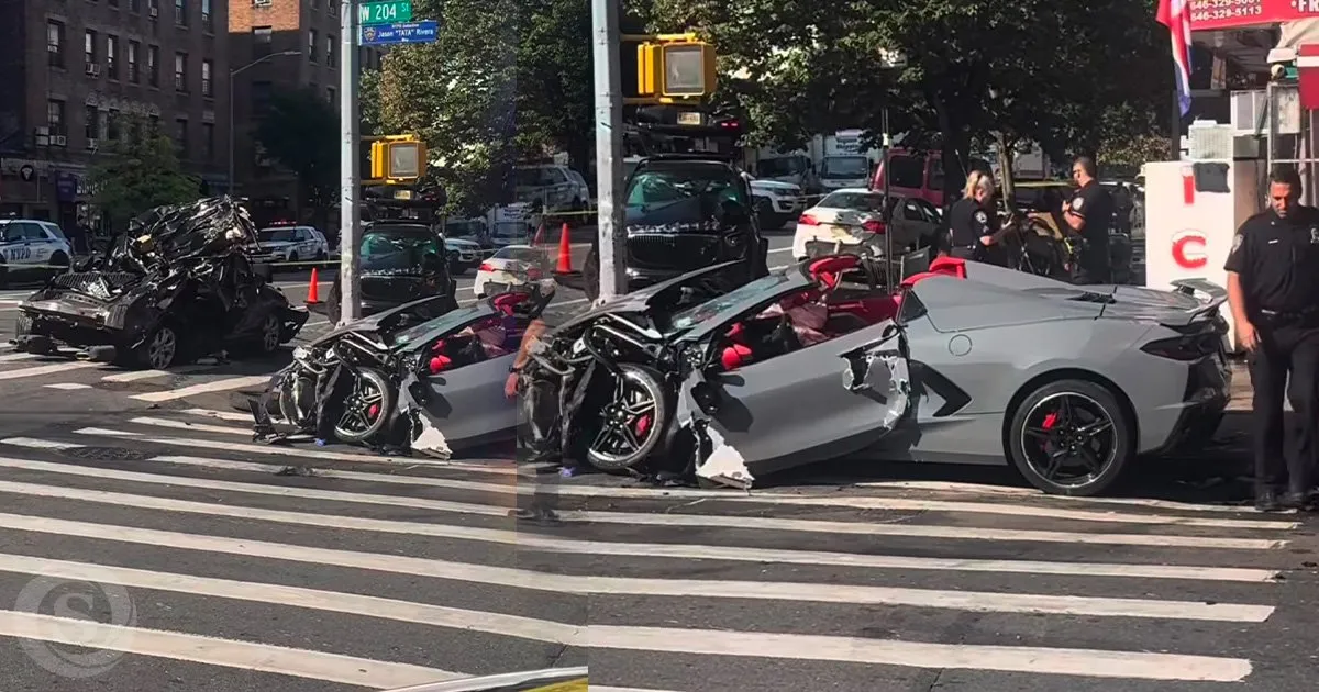 Accidente múltiple en Inwood, Nueva York, con un Chevrolet Corvette y otros vehículos severamente dañados en la intersección de West 204th Street y Sherman Avenue.