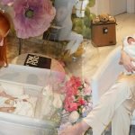Alexandra MVP sostiene a su hija Gia Marie durante su llegada a casa, en una habitación decorada con globos y flores para darle la bienvenida.