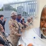 Militares dominicanos custodian una instalación fronteriza mientras Edwin Paraison analiza la seguridad entre República Dominicana y Haití.