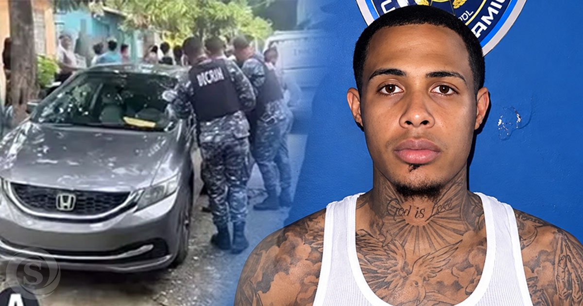Jeury Cuello Martínez junto a imagen de agentes policiales durante un operativo en Villa Liberación, Santo Domingo