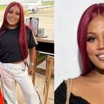 Joven de cabello rojo posa en un restaurante y en un retrato con blusa negra