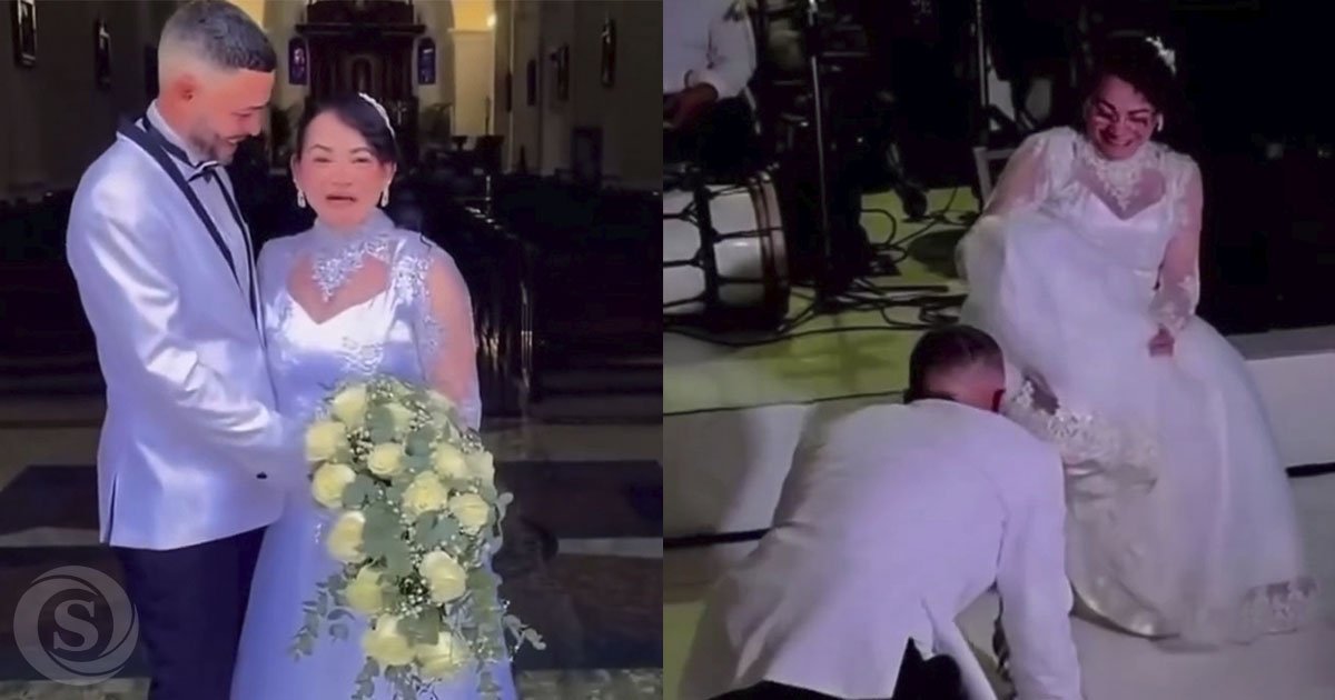 Joven y mujer mayor celebran su boda con vestido de novia blanco, ramo de rosas y momentos emotivos durante la ceremonia.